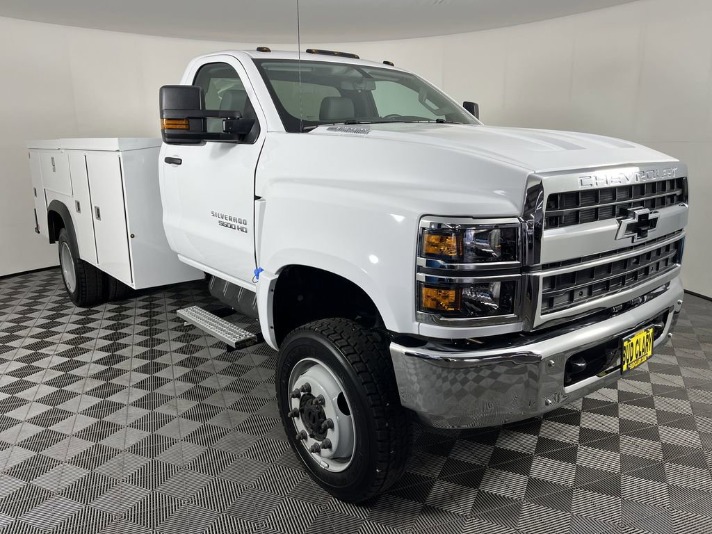 2024 Chevrolet Silverado 5500HD Work Truck photo 3
