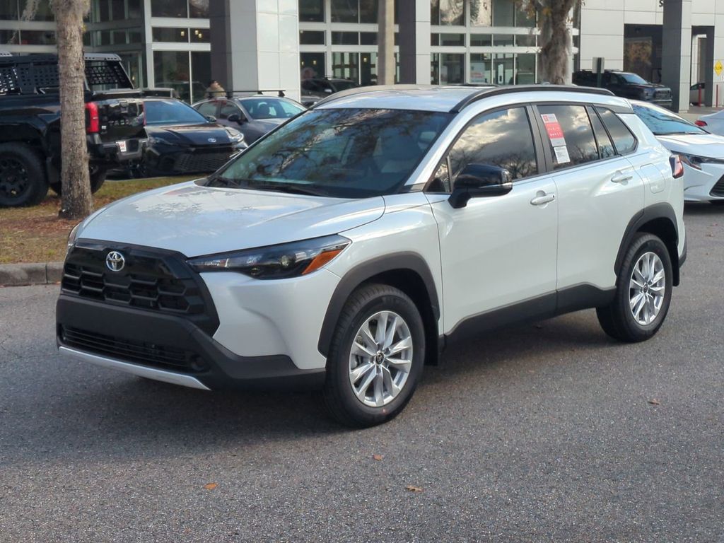 2026 Toyota Corolla Cross LE's photo