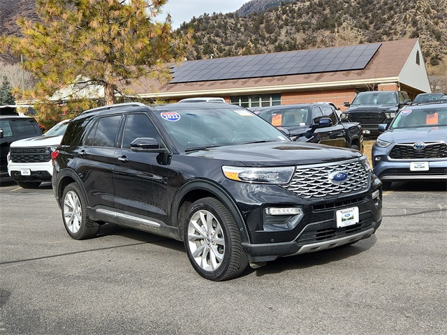 2022 Ford Explorer Platinum's photo