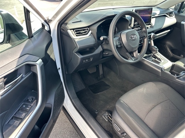 2024 Toyota RAV4 XLE photo 9