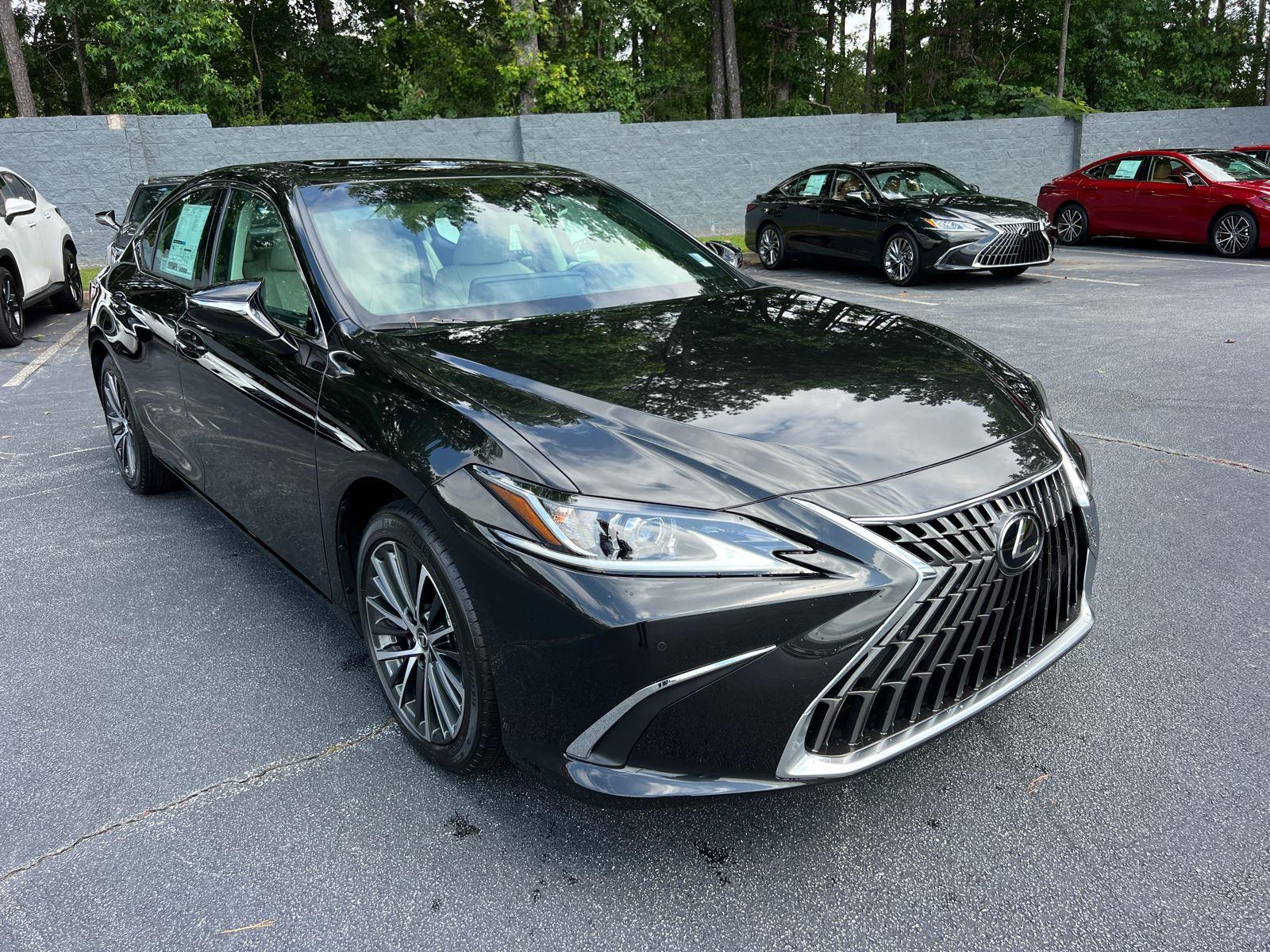 2025 Lexus ES 300h photo 4