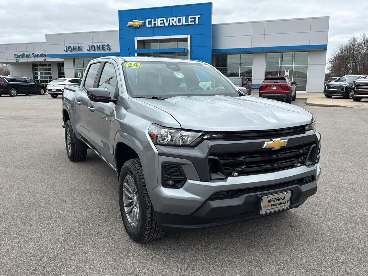 2024 Chevrolet Colorado LT photo 2
