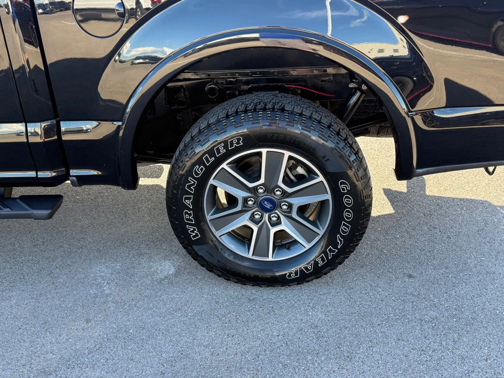 2016 Ford F-150 XLT photo 38