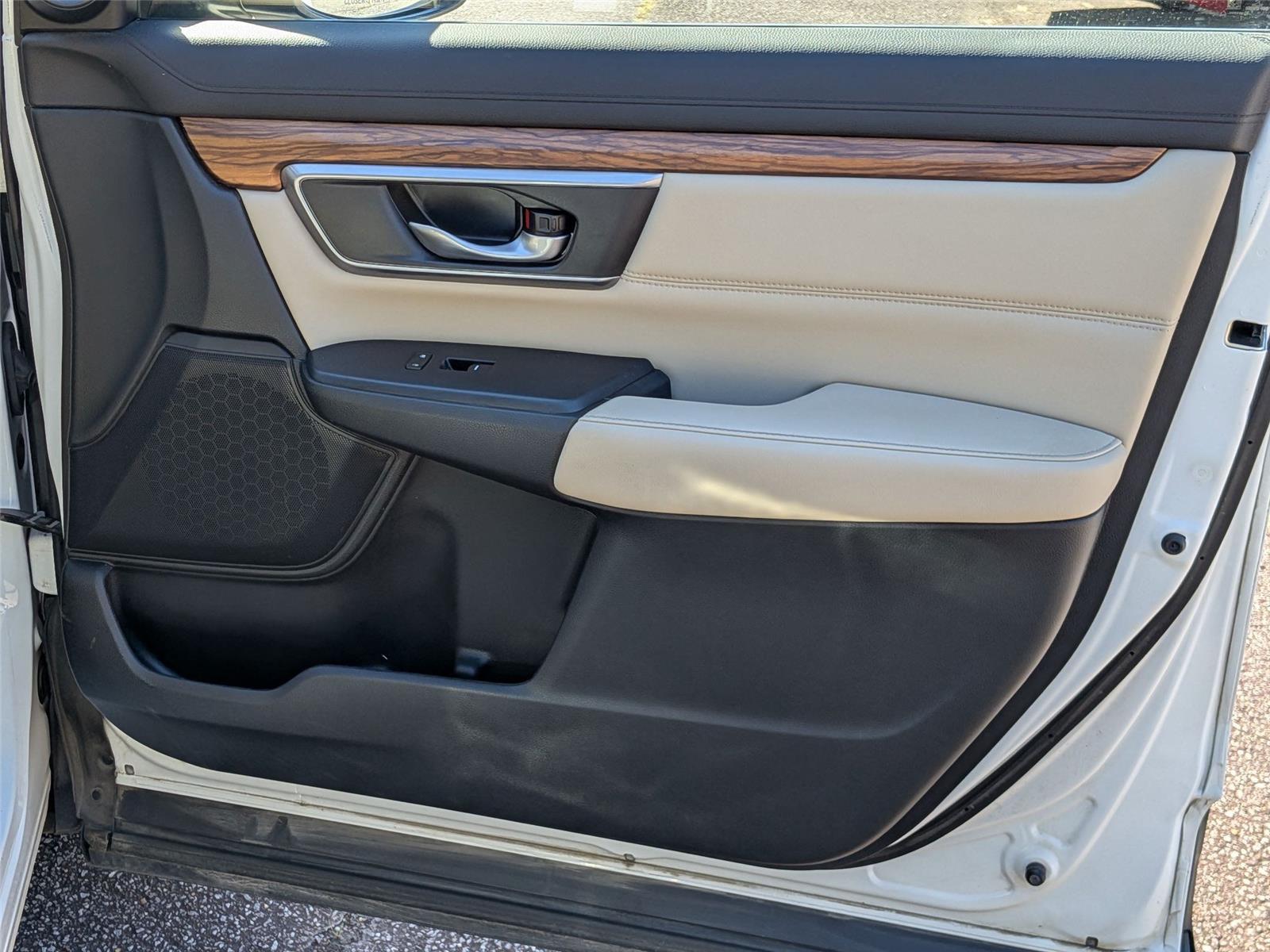 2018 Honda CR-V Touring photo 33