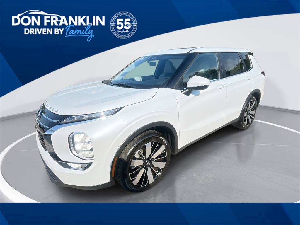 2025 Mitsubishi Outlander SE's photo