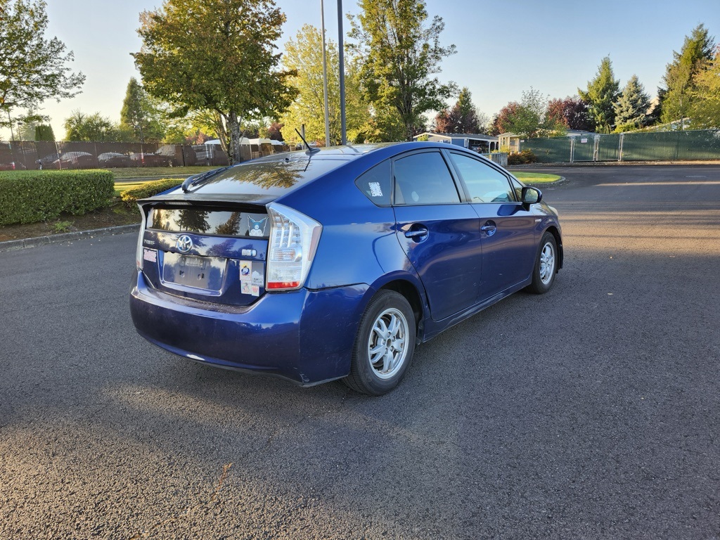 2010 Toyota Prius Three photo 6