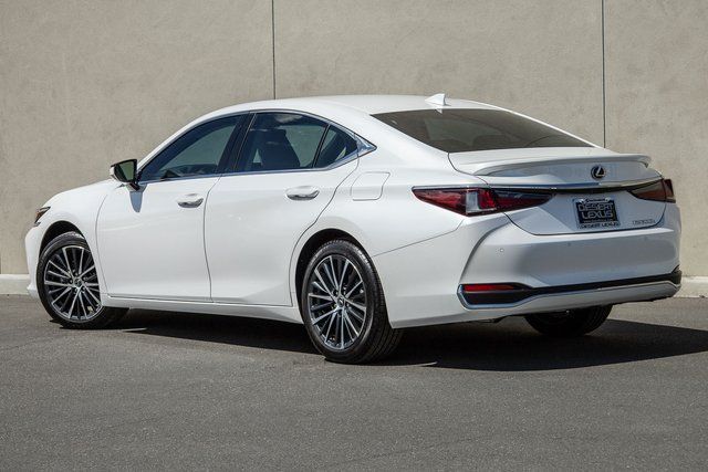 2025 Lexus ES 300h photo 4