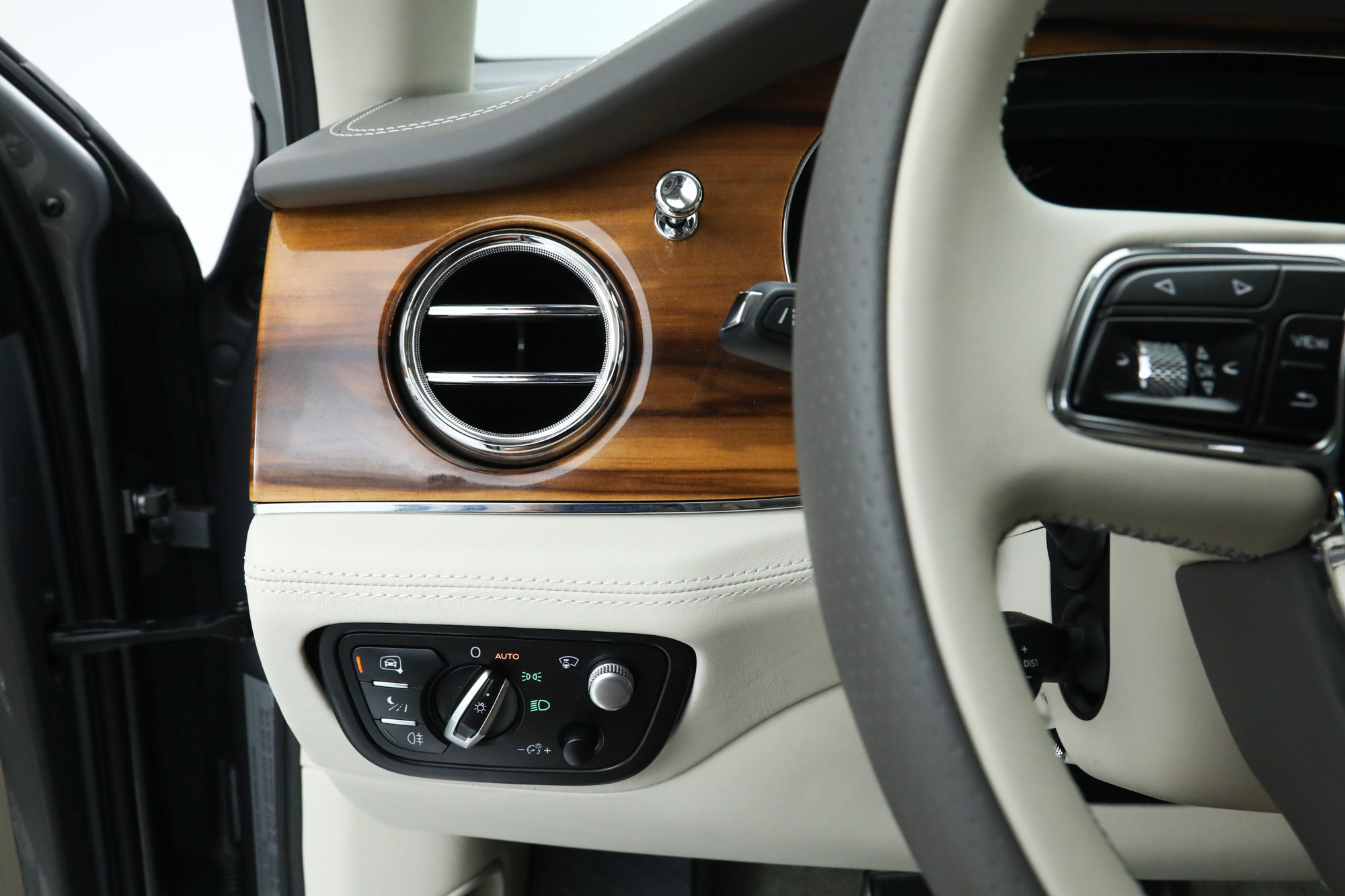 2022 Bentley Bentayga V8 First Edition photo 27