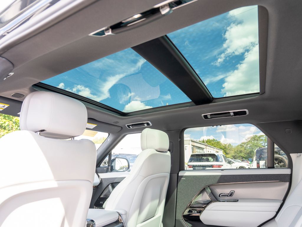 2025 Land Rover Range Rover Sport SE photo 26