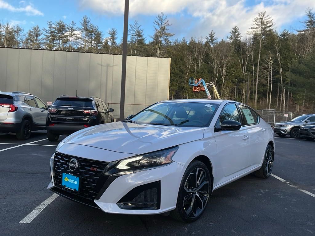 2025 Nissan Altima 2.5 SR photo 3