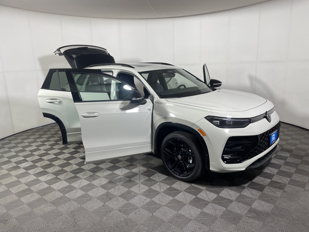2025 Volkswagen Tiguan SE R-Line Black photo 3