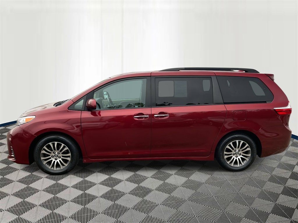 Used 2018 Toyota Sienna XLE with VIN 5TDYZ3DC9JS919301 for sale in Eastpointe, MI