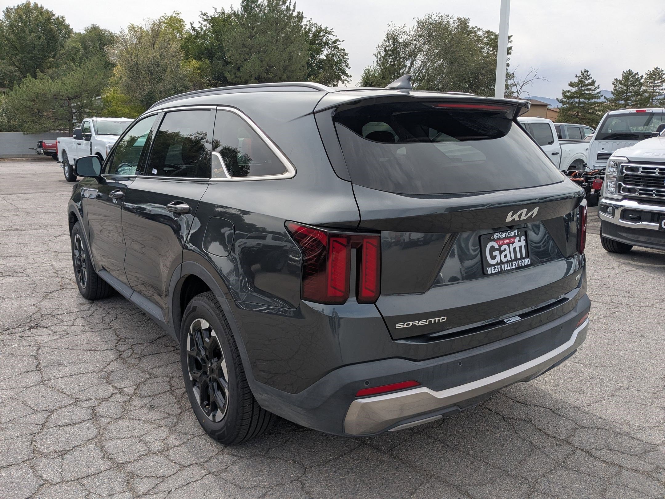 2024 Kia Sorento S photo 4
