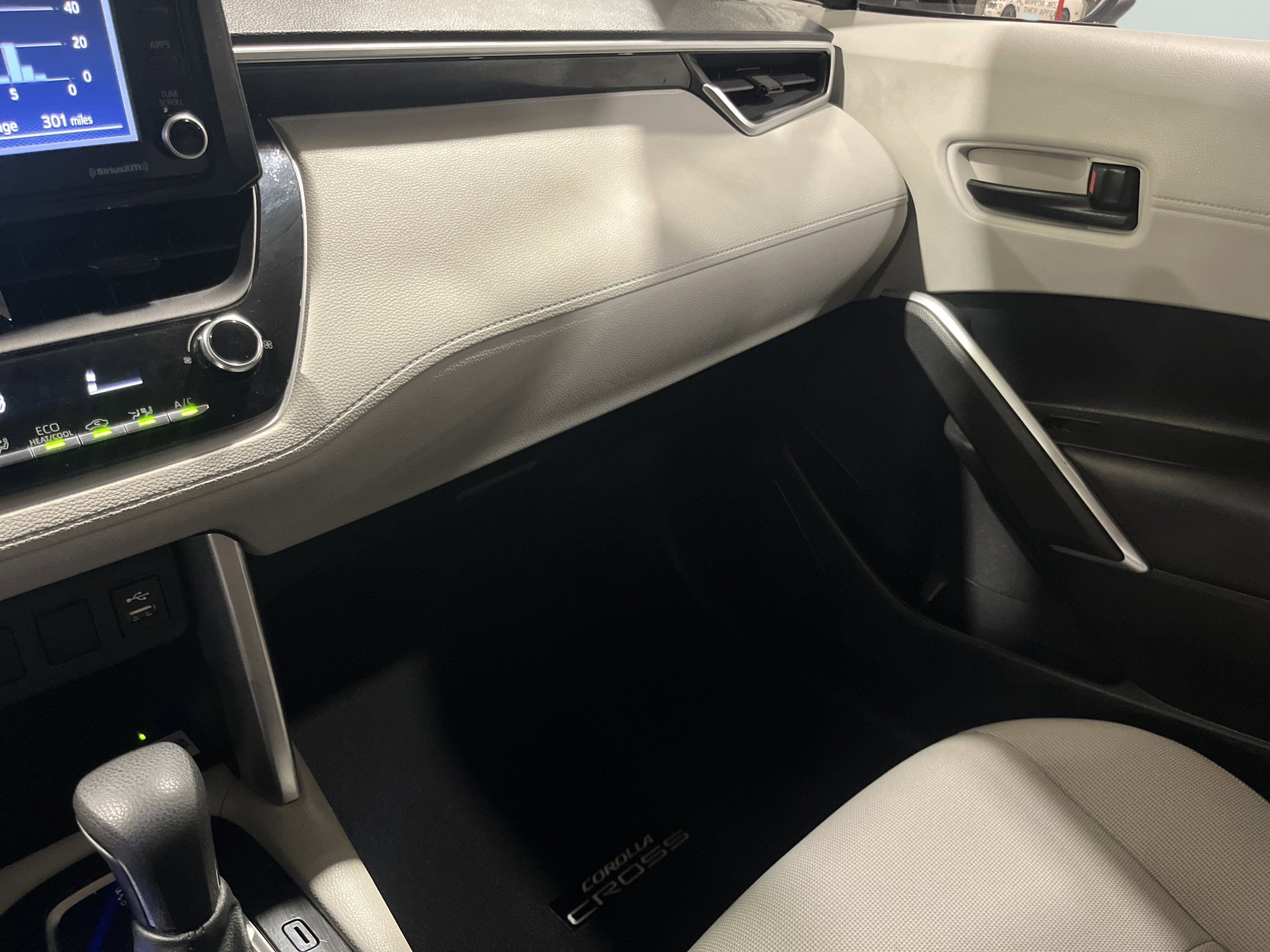 2022 Toyota Corolla Cross LE photo 21