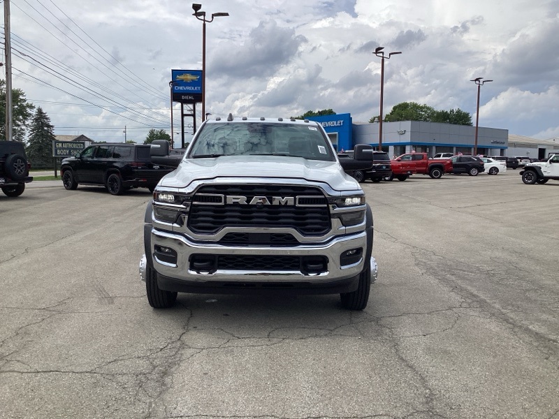 2025 Ram 5500 Tradesman photo 2