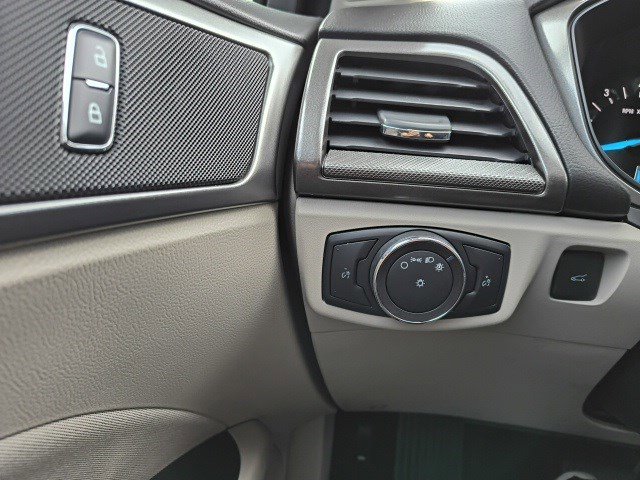2018 Ford Fusion SE photo 21