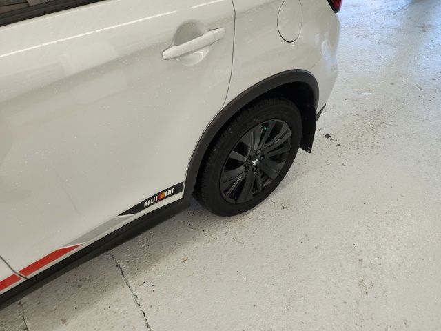 2023 Mitsubishi Outlander Sport LE photo 3