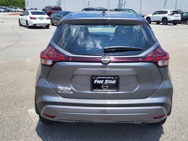 2025 Nissan Kicks Play S photo 3