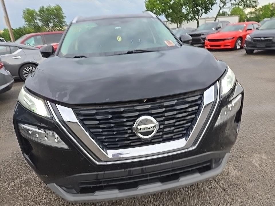 2021 Nissan Rogue SV photo 2