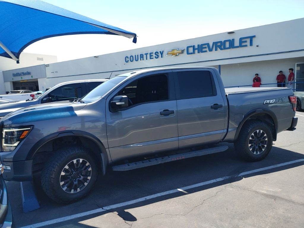 2020 Nissan Titan PRO-4X photo 9