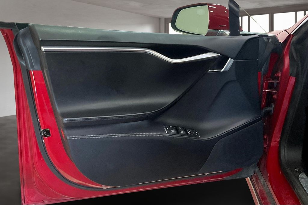 2016 Tesla Model S 75D photo 19