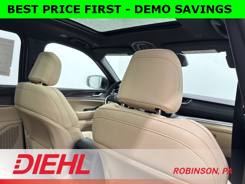 2025 Jeep Grand Cherokee Limited photo 3