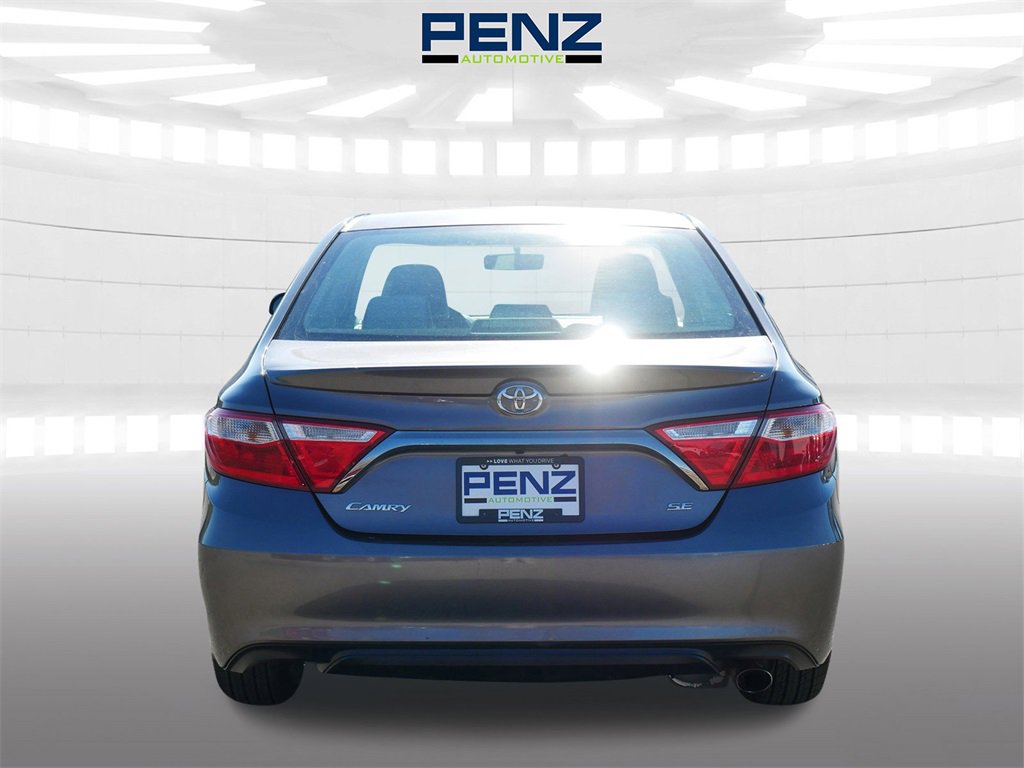 2016 Toyota Camry XLE photo 4