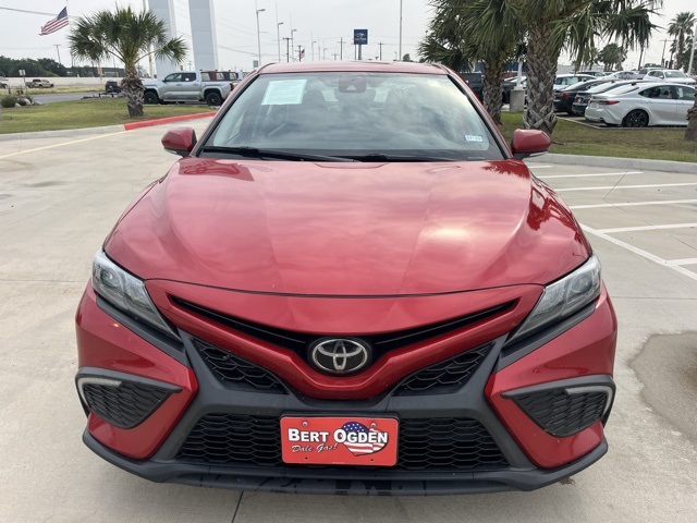 2022 Toyota Camry SE photo 2