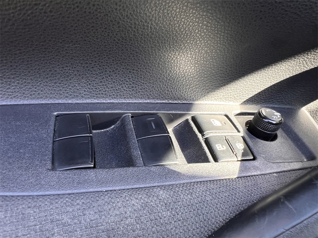 2023 Toyota Corolla LE photo 18