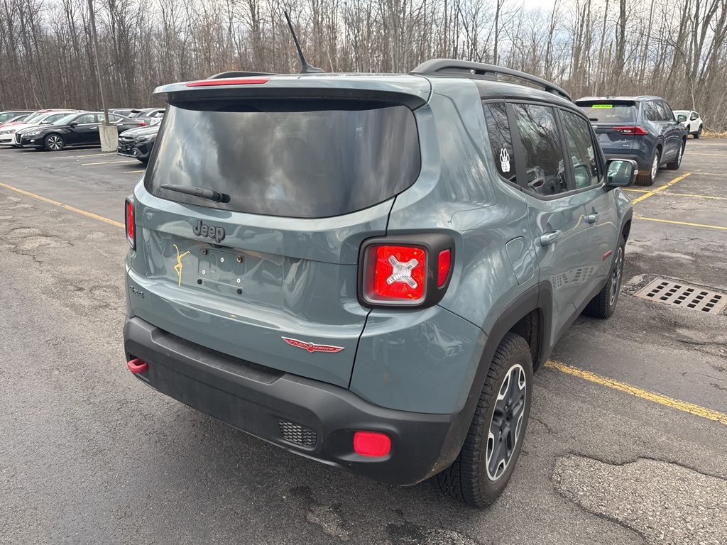 2016 Jeep Renegade Trailhawk photo 3