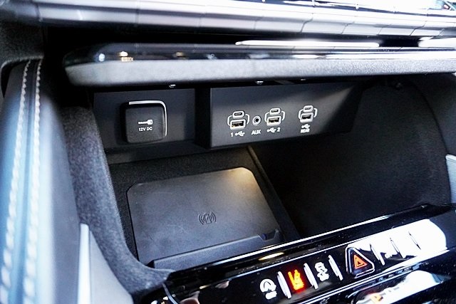 New 2025 Bright White Clear-Coat Exterior Paint Jeep Series II image 43