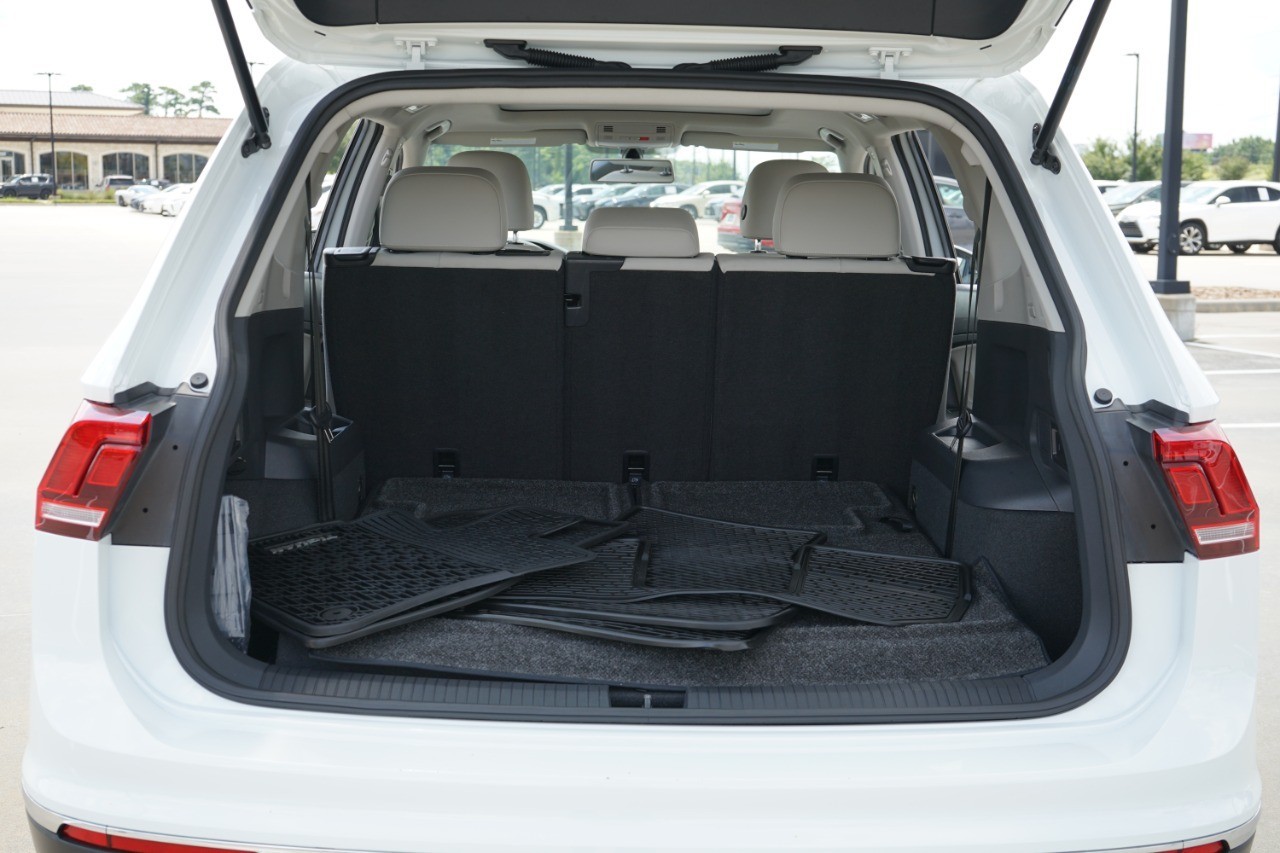 2020 Volkswagen Tiguan SEL photo 29
