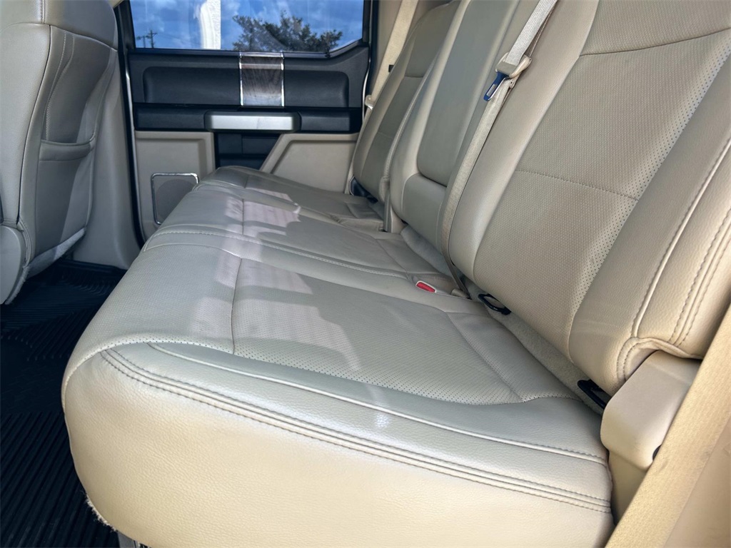 2017 Ford F-250 Lariat photo 18