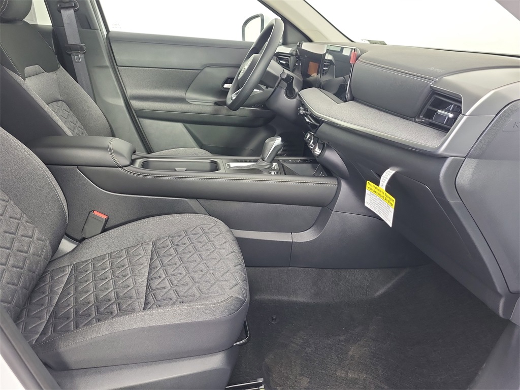2025 Nissan Kicks SV photo 2