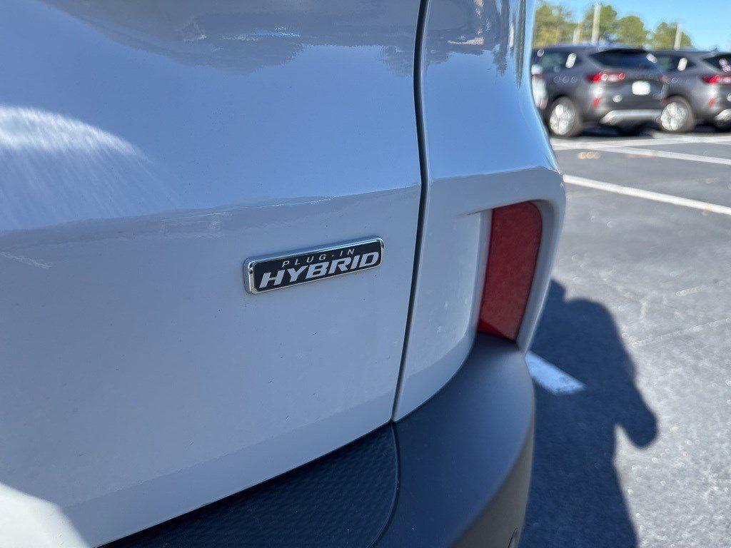 2025 Ford Escape Plug-In Hybrid photo 13