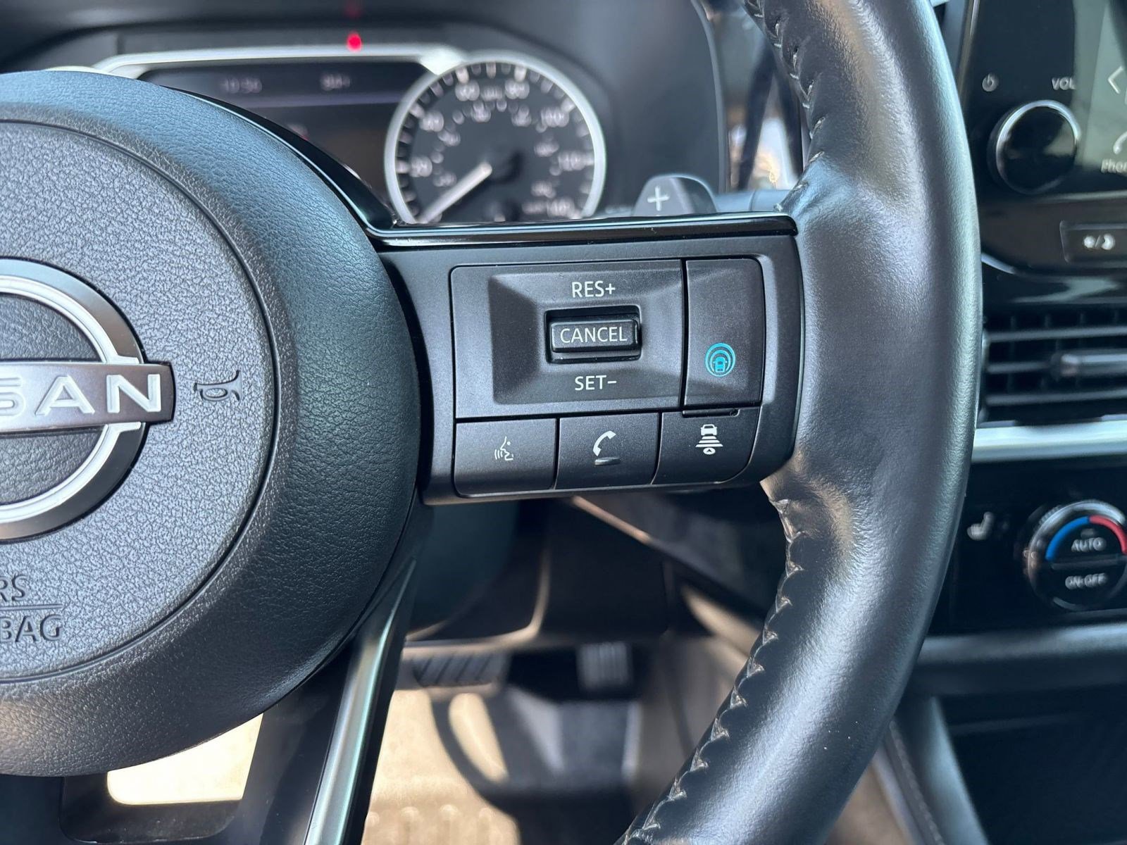 2022 Nissan Pathfinder SL photo 26