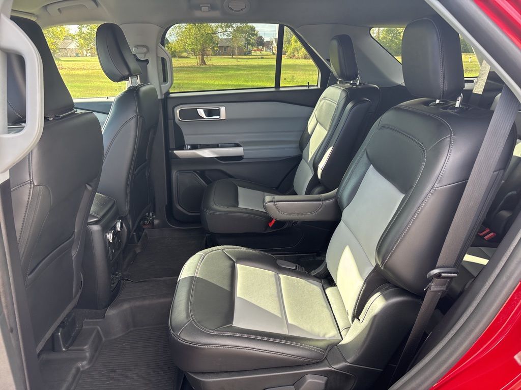 2022 Ford Explorer XLT photo 21