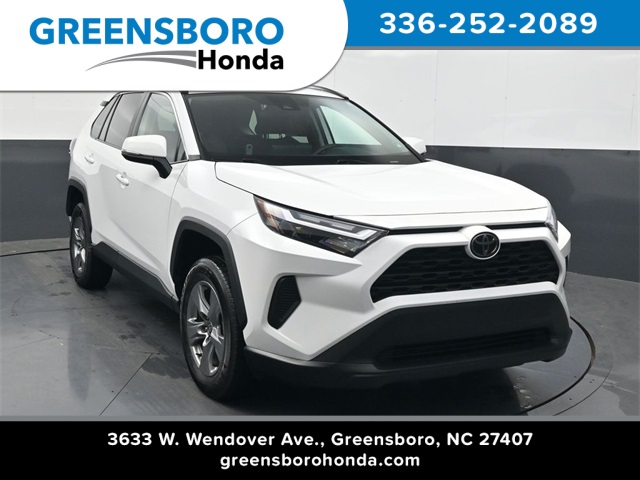 2024 Toyota RAV4 XLE's photo