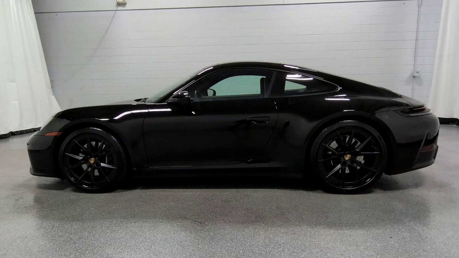 2025 Porsche 911 photo 4