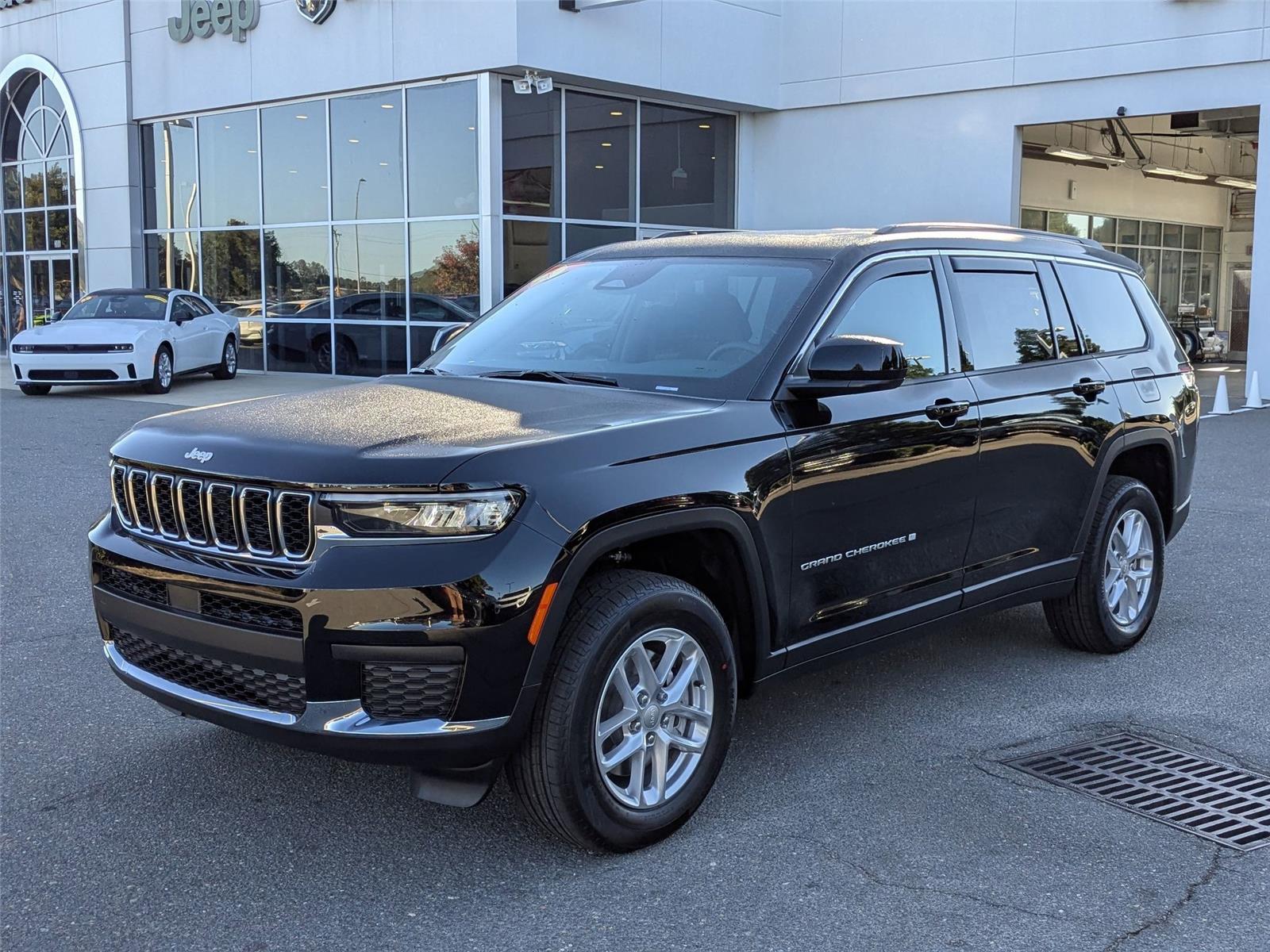 2025 Jeep Grand Cherokee L Laredo's photo