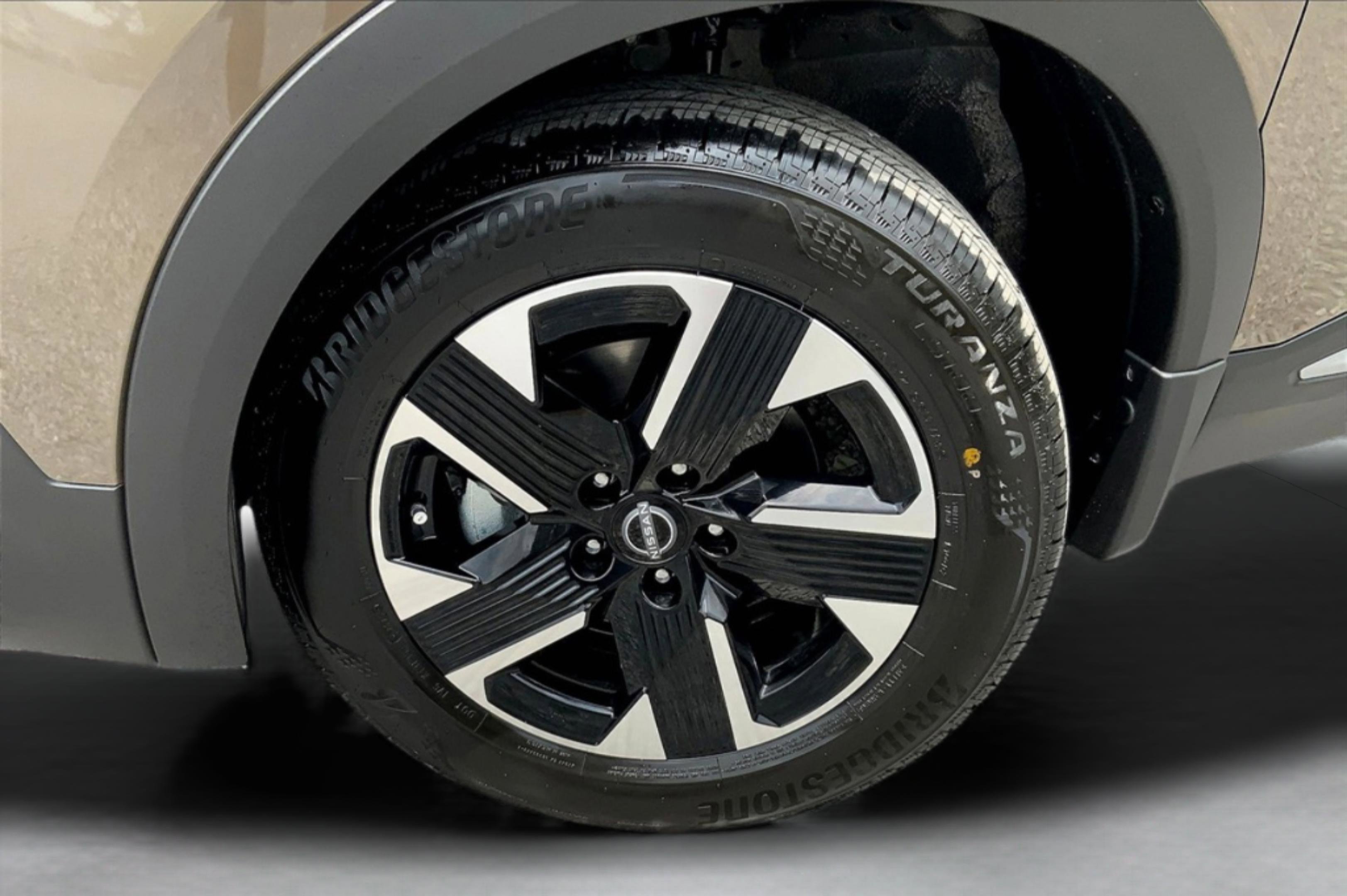2025 Nissan Kicks SV photo 10