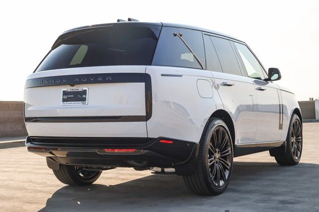 2025 Land Rover Range Rover SE photo 4
