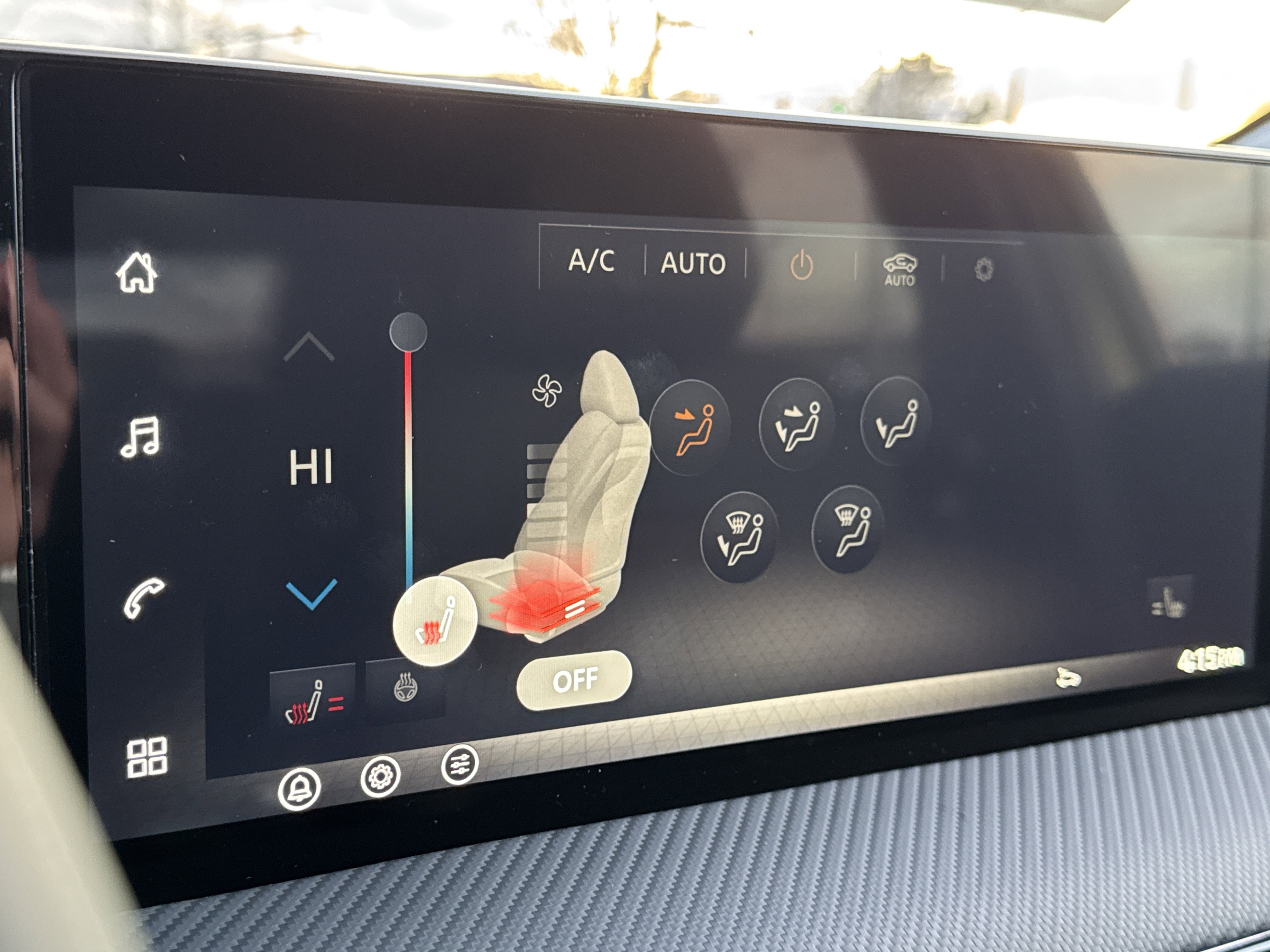 2026 Nissan Kicks SR photo 3