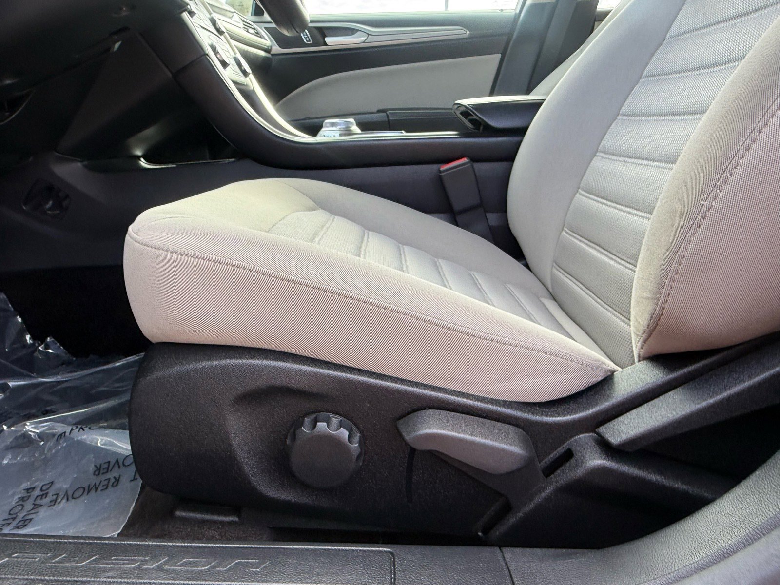 2018 Ford Fusion Hybrid S photo 17