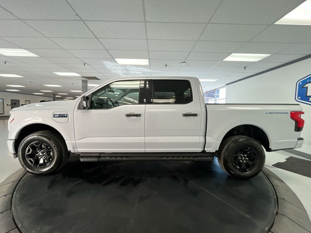 2025 Ford F-150 Lightning XLT photo 5