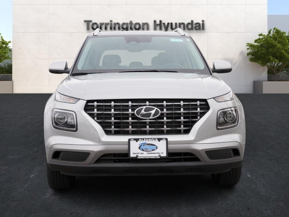 2024 Hyundai Venue SEL photo 2