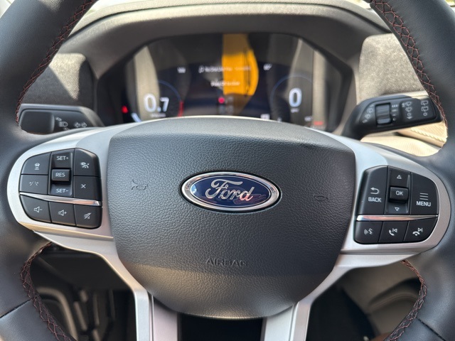 2025 Ford Explorer photo 26
