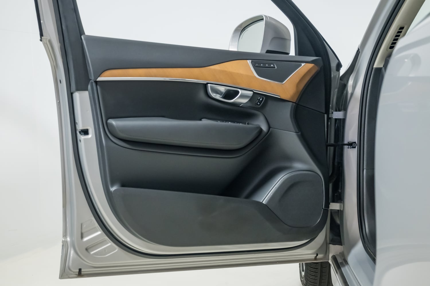 2024 Volvo XC90 B5 Plus photo 15