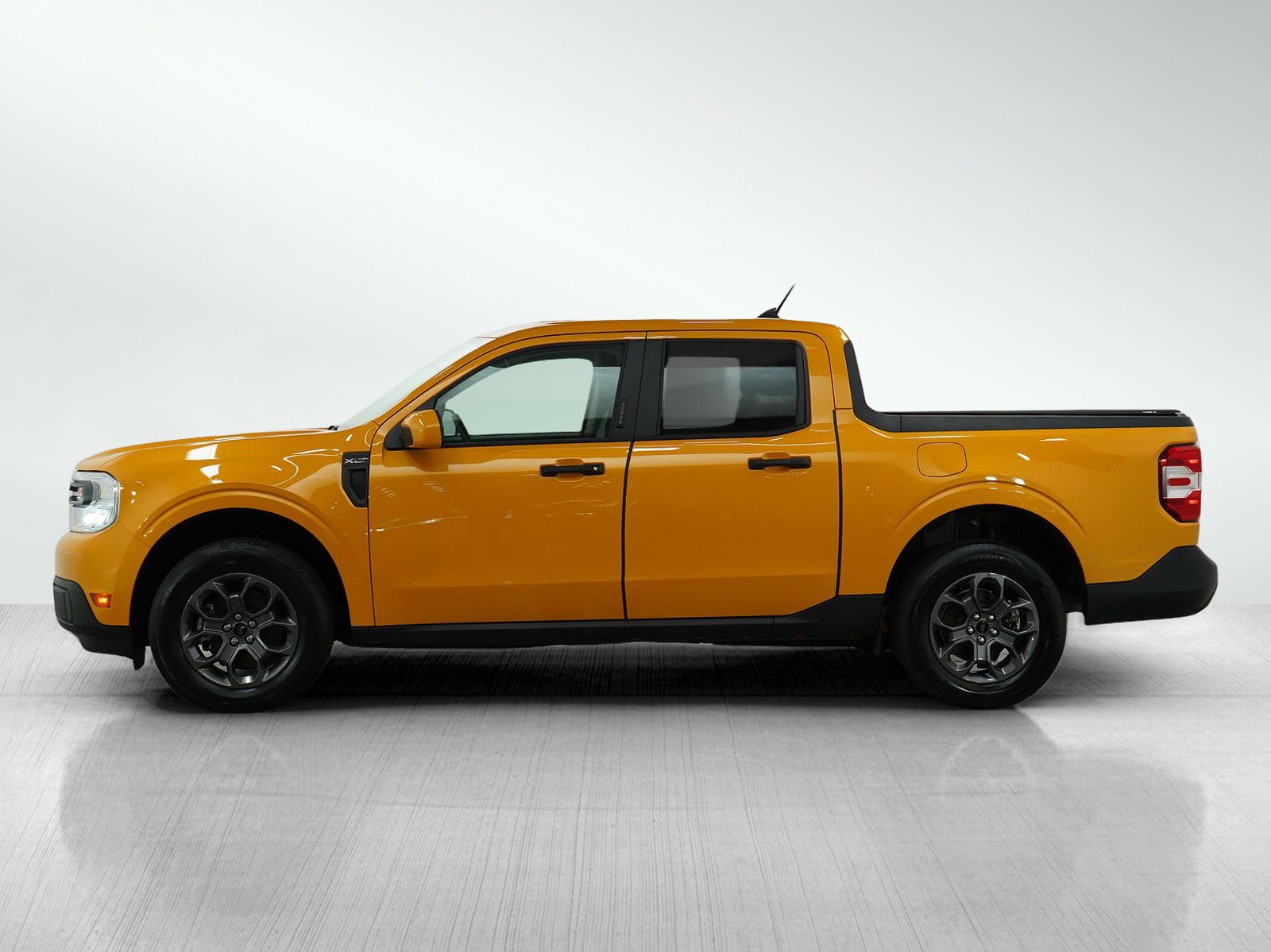 Used 2022 Ford Maverick XLT with VIN 3FTTW8E35NRA42510 for sale in Burnsville, Minnesota