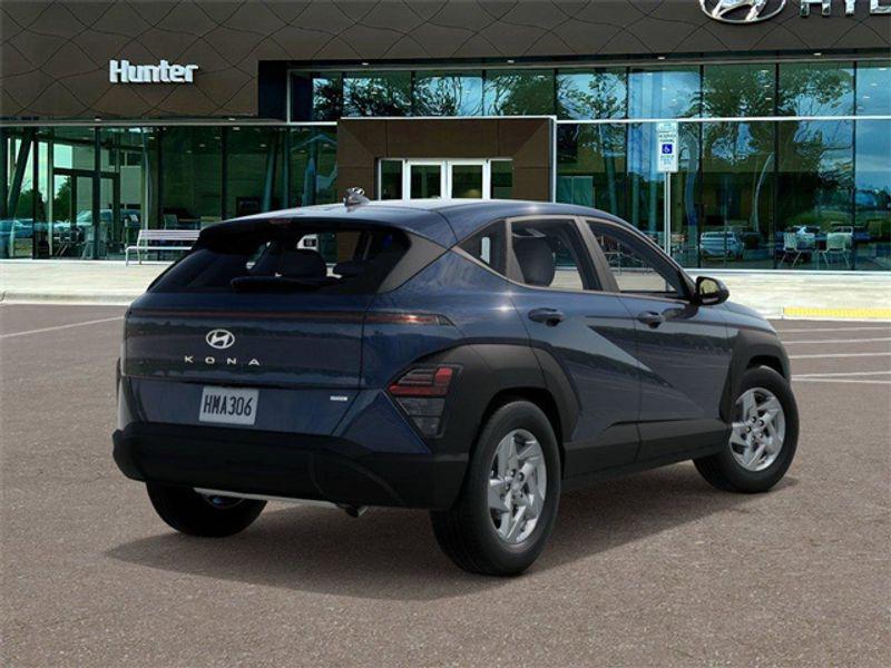 2025 Hyundai Kona SE photo 2